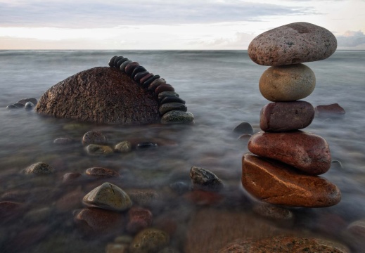Rügentour - Steinskulpturen am Sanddornstrand in Wittenbeck (19919 visits)
Der steinige Strand bei Wittenbeck eignet sich sehr gut um sich Skulpturen aus den Kieselsteinen ... Rügentour - Steinskulpturen am Sanddornstrand in Wittenbeck