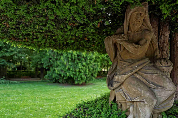 Alpentour - Skulptur im Garten der Residenz von Würzburg