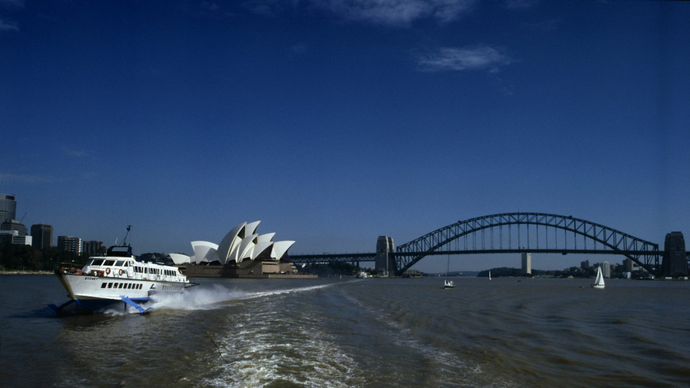 AUS-043_Sydney-Opera House-Harbour Bridge_88-05-01v.jpg