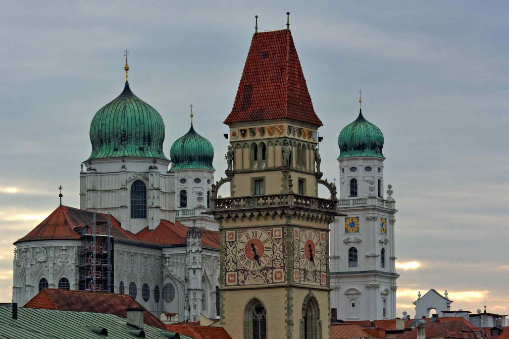 0791_Passau_V304384_bWZbc8v_Rathaus_Dom.jpg