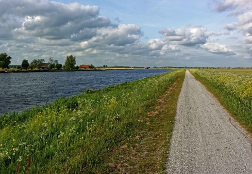 Frieslandtour - Earnewald, Prinses-Margriet-Kanal (309 visits)
Eine Radtour im Nationalpark "De Alde Faenen" hat uns zum Princess Margrietkanaal gef&u... Frieslandtour - Earnewald, Prinses-Margriet-Kanal