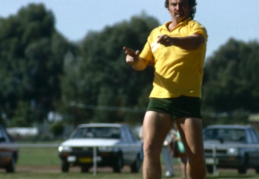 Barooga - Bruce (157 visits)
Bruce von der australischen Mannschaft beim Abwurf zum Fast Catch. Bruce ist Linkshänder, da... Barooga - Bruce